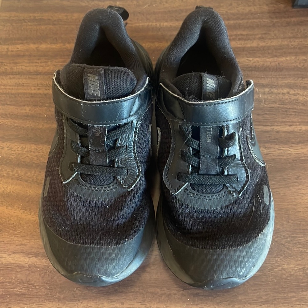 Nike boys shoes 11 C